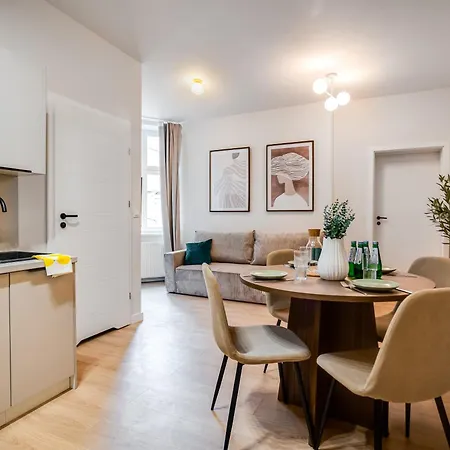 Elegancki Z Miejscem Do Pracy Obok Mtp Apartman *